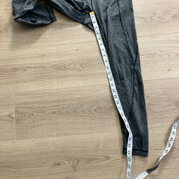Athleta salutation 7/8 gray leggings size small - Picture 8 of 8